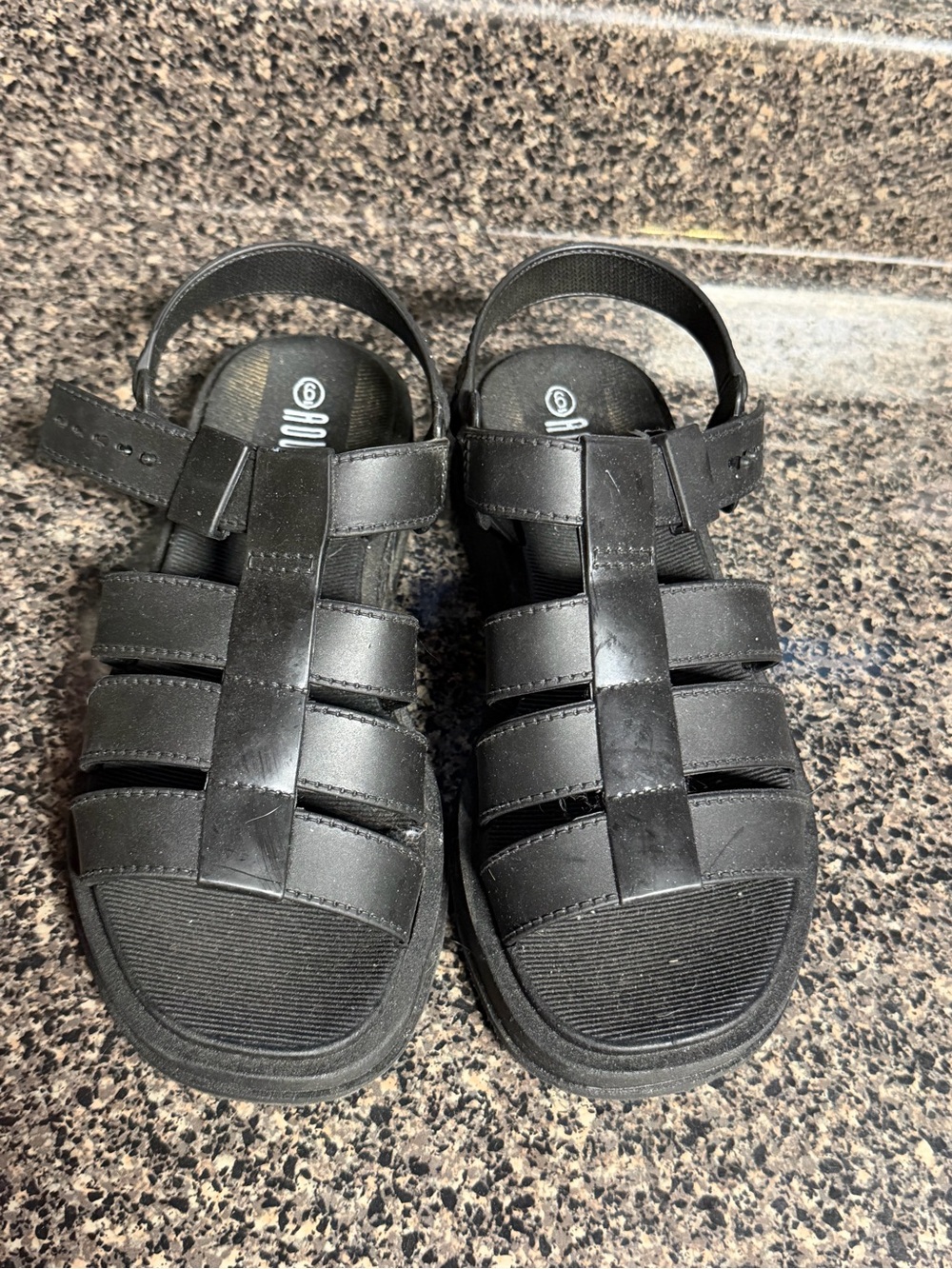 Rouge Helium Black Women's Fisherman Sandals